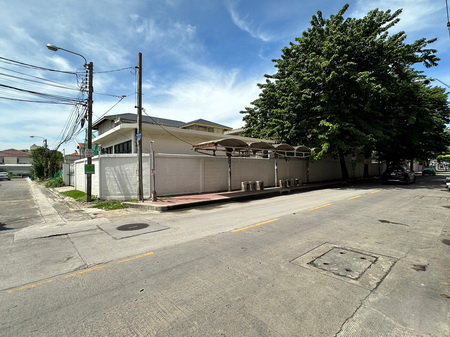 ขายที่ดินพร้อมโกดัง งามวงศ์วาน 43 ซอยชินเขต 1 แขวงทุ่งสองห้อง เขตหลักสี่ กทม. 