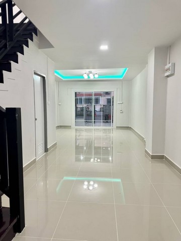 หมู่บ้านเปี่ยมสุข ( ปากเกร็ดซอยวัดกู้)  ทาวน์เฮ้าส์ 2 ชั้น ตกเเต่งใหม่ 