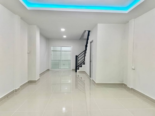หมู่บ้านเปี่ยมสุข ( ปากเกร็ดซอยวัดกู้)  ทาวน์เฮ้าส์ 2 ชั้น ตกเเต่งใหม่ 