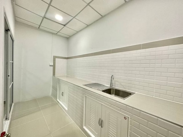 หมู่บ้านเปี่ยมสุข ( ปากเกร็ดซอยวัดกู้)  ทาวน์เฮ้าส์ 2 ชั้น ตกเเต่งใหม่ 