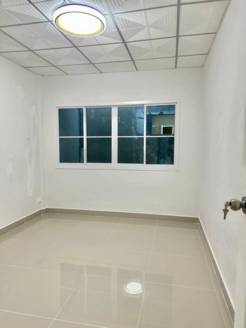 หมู่บ้านเปี่ยมสุข ( ปากเกร็ดซอยวัดกู้)  ทาวน์เฮ้าส์ 2 ชั้น ตกเเต่งใหม่ 
