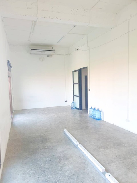 วัดเทพลีลา MRTรามคำแหง 1 กม.ให้เช่า สำนักงาน-ออฟฟิศ ใหม่ 42 ตรม. อยู่ภายในตึกอาคาร 4 ชั้น 22ตรว. 1ห้อง 1น้ำ จอดรถได้หลายคัน