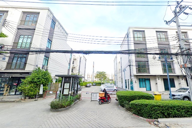 MRT รามคำแหง 1 กม.ให้เช่า สำนักงาน-ออฟฟิศ ใหม่ 40 ตรม. อยู่ภายในตึกอาคาร 4 ชั้น 20ตรว. 1ห้อง 1น้ำ จอดรถได้หลายคัน