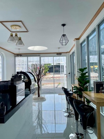 ให้เช่า คาเฟ่หรู ตกแต่งพร้อม เฟอร์นิเจอร์  ถ.ศรีเกษม ถ.ตัดใหม่ สี่แยกเคพาร์ค จ.สุราษฎร์ธานี   ZST169