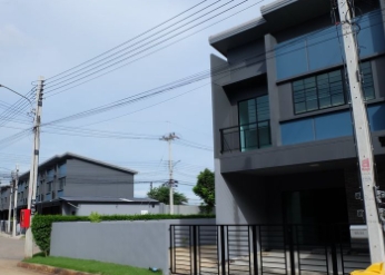ขายทาวน์โฮม2 ชั้น หมู่บ้านสิริเพลส รังสิต สไตล์ LOFT  มี 4 นอน 3 น้ำ 