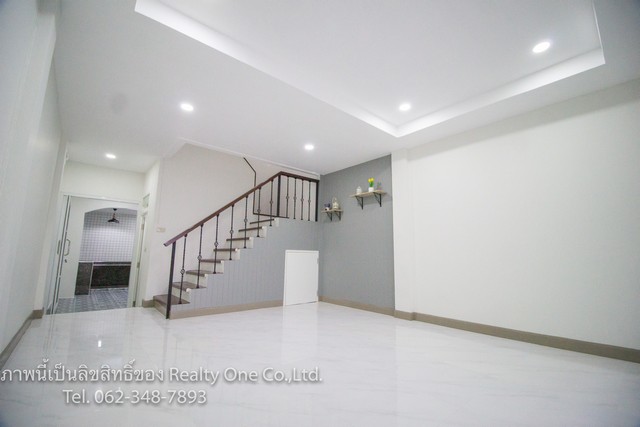 ขายทาวน์เฮ้าส์ มบ.พุทธชาด บางบัวทอง นนทบุรี รีโนเวทใหม่ สวยทั้งหลัง พร้อมอยู่
