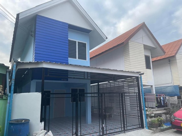 ขายบ้านเดี่ยว 2 ชั้น 20 ตรว. 2 นอน 1 น้ำ 1 ครัว พื้นปูกระเบื้องโรงรถต่อเติมเต็มพื้นที่ เดินทางสะดวก คลองหลวง ปทุมธานี