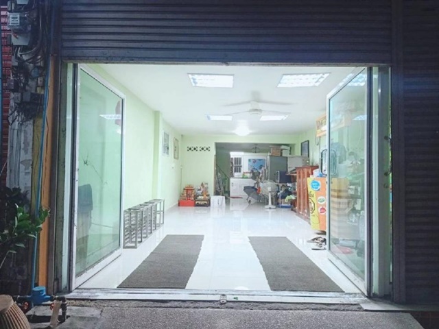 ฟู้ดแลนด์ให้เช่า อาคารพานิชย์ 5 ชั้น  รามอินทรา ตลาดถนอมมิตร ทำเลทอง ใกล้รถไฟฟ้า รามอินทรา กม.4 16ตรว.4นอน 3น้ำ 