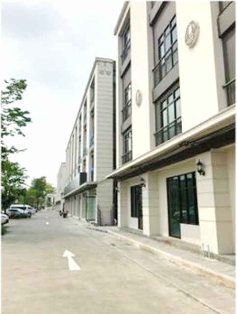 MRTรามคำแหง 1 กม.วัดเทพลีลา ให้เช่า สำนักงาน-ออฟฟิศ ใหม่ 42 ตรม. อยู่ภายในตึกอาคาร 4 ชั้น 22ตรว. 1ห้อง 1น้ำ จอดรถได้หลายคัน