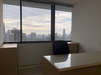 ให้เช่าสำนักงาน 271 ตร.ม. ตึกลุมพินี พระราม 4 ชั้น 30 วิวเมืองสวยมาก พร้อมอุปกรณ์สำนักงาน ใกล้ MRT ลุมพินีและคลองเตย 