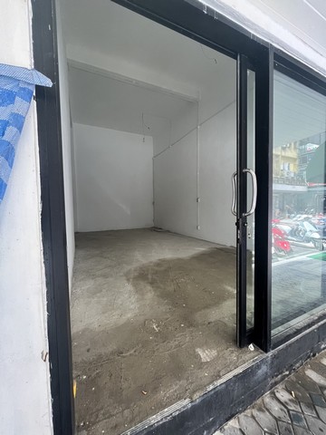 ให้เช่าอาคารพาณิชย์2คูหา5ชั้นพร้อมลิฟท์ ย่านธนิยะสีลมศาลาแดงใกล้BTSศาลาแดง อาคารธนิยะ