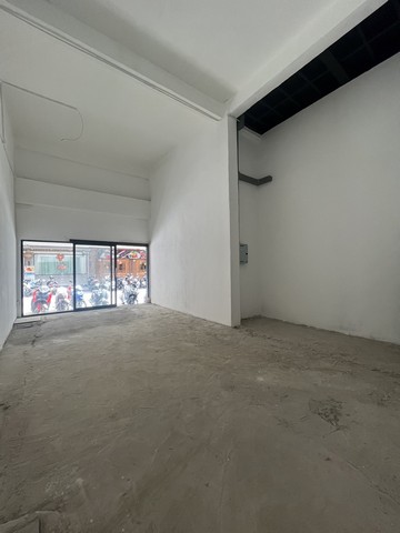 ให้เช่าอาคารพาณิชย์2คูหา5ชั้นพร้อมลิฟท์ ย่านธนิยะสีลมศาลาแดงใกล้BTSศาลาแดง อาคารธนิยะ