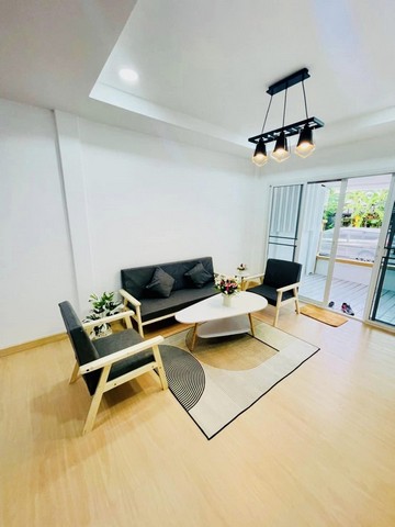 ขายทาวน์เฮ้าส์ 2 ชั้น หมู่บ้านมนรดา 2  รีโนเวทใหม่ทั้งหลัง 
