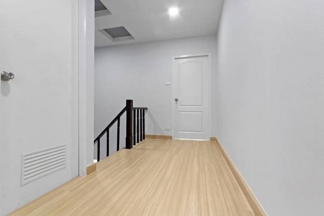  หมู่บ้านลภาวัน 5 ราชพฤกษ์-ท่าอิฐ   ทาวน์เฮ้าส์ 2 ชั้นแต่งใหม่พร้อมเข้าอยู่