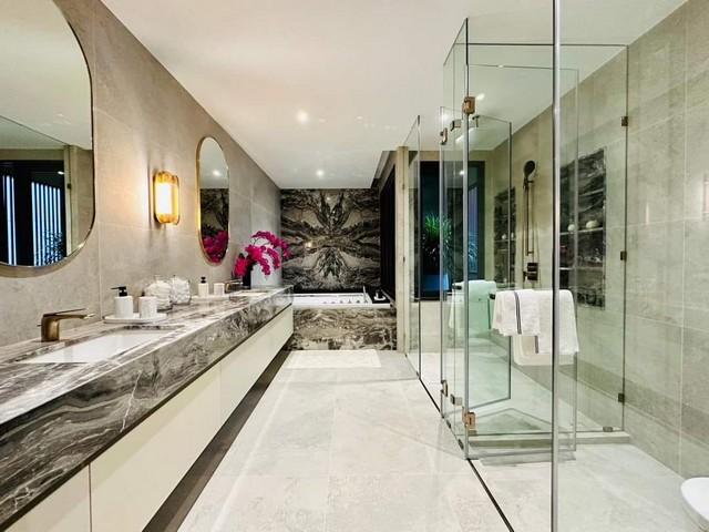 ให้เช่าพูลวิลล่า 3 ชั้น Bugaan Pattanakarn สไตล์ Modern Luxury 700 ตรม. 5 ห้องนอน ซอยพัฒนาการ32 พร้อมลิฟต์แก้ว สระว่ายน้ำในบ้าน