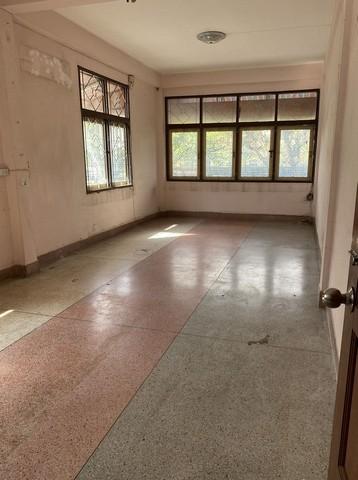 ให้เช่าอาคารพาณิชย์ 3 ชั้นห้องหัวมุม ซอยเซ็นหลุยส์ 3 ริมถนนใหญ่ ทำเลทอง ตัวตึกโดดเด่น โปร่ง ร่มรื่น ใกล้ BTS เซ็นหลุยส์ 800 เมตร