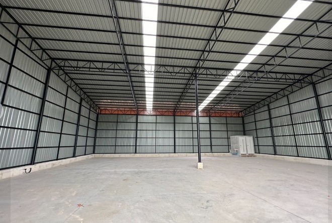  ให้เช่าโกดัง 400 ตรม ถนนหลวงแพ่ง ย่านลาดกระบัง ฉะเชิงเทรา