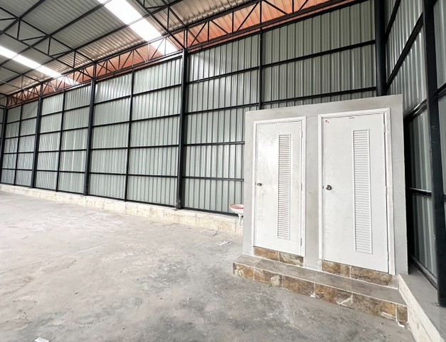  ให้เช่าโกดัง 400 ตรม ถนนหลวงแพ่ง ย่านลาดกระบัง ฉะเชิงเทรา