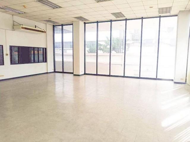 ให้เช่าสำนักงาน โชว์รูม 3 ชั้น รวมชั้นใต้ดิน พื้นที่กว่า 2000 ตรม. ถนนบางนา-ตราด กม 5 ใกล้ Index บางนา