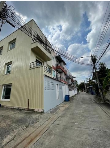 ให้เช่าอาคาร3 ชั้น โครงการมารีน่าโฮม ย่านเลียบด่วนรามอินทรา ถนนคลองลำเจียง บึงกุ่ม 