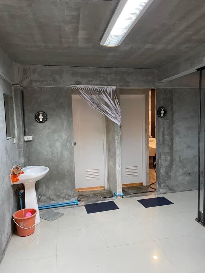 ให้เช่าอาคารพาณิชย์ 4.5 ชั้น เนื้อที่ 52 ตารางวา หน้ากว้าง 4 เมตร ความลึก 12 เมตร ติดสี่เเยกรัชดา-ลาดพร้าว ใกล้สถานี MRT ลาดพร้าว