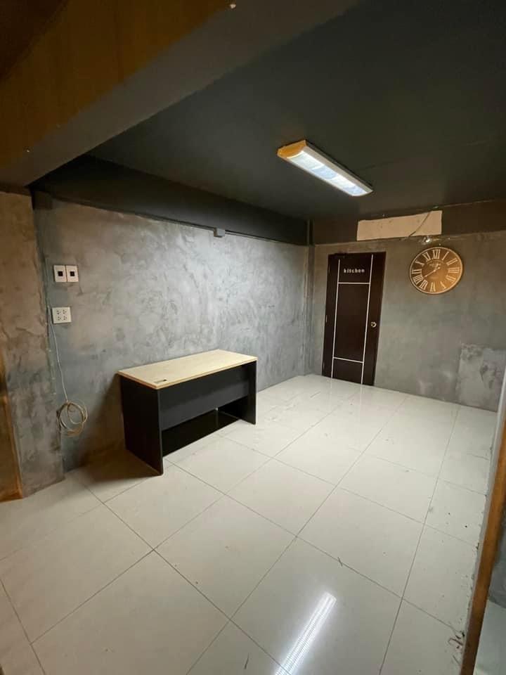 ให้เช่าอาคารพาณิชย์ 4.5 ชั้น เนื้อที่ 52 ตารางวา หน้ากว้าง 4 เมตร ความลึก 12 เมตร ติดสี่เเยกรัชดา-ลาดพร้าว ใกล้สถานี MRT ลาดพร้าว