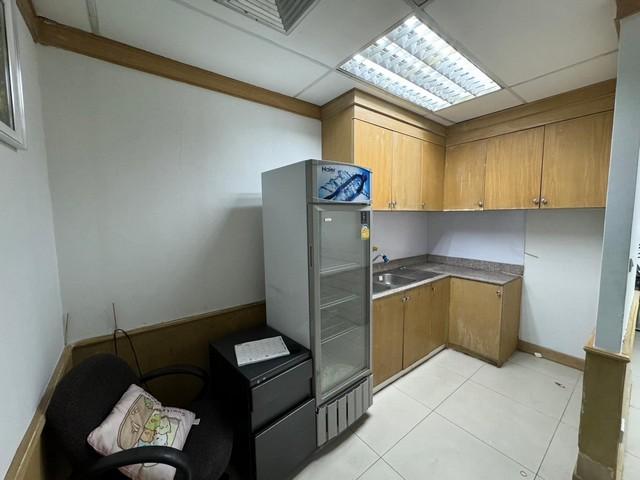 ให้เช่าสำนักงานพื้นที่ใช้สอย 300 ตารางเมตร อาคาร A Tower รัชดาภิเษก 18 ใกล้สถานี MRT สถานี ห้วยขวาง -สุทธิสาร