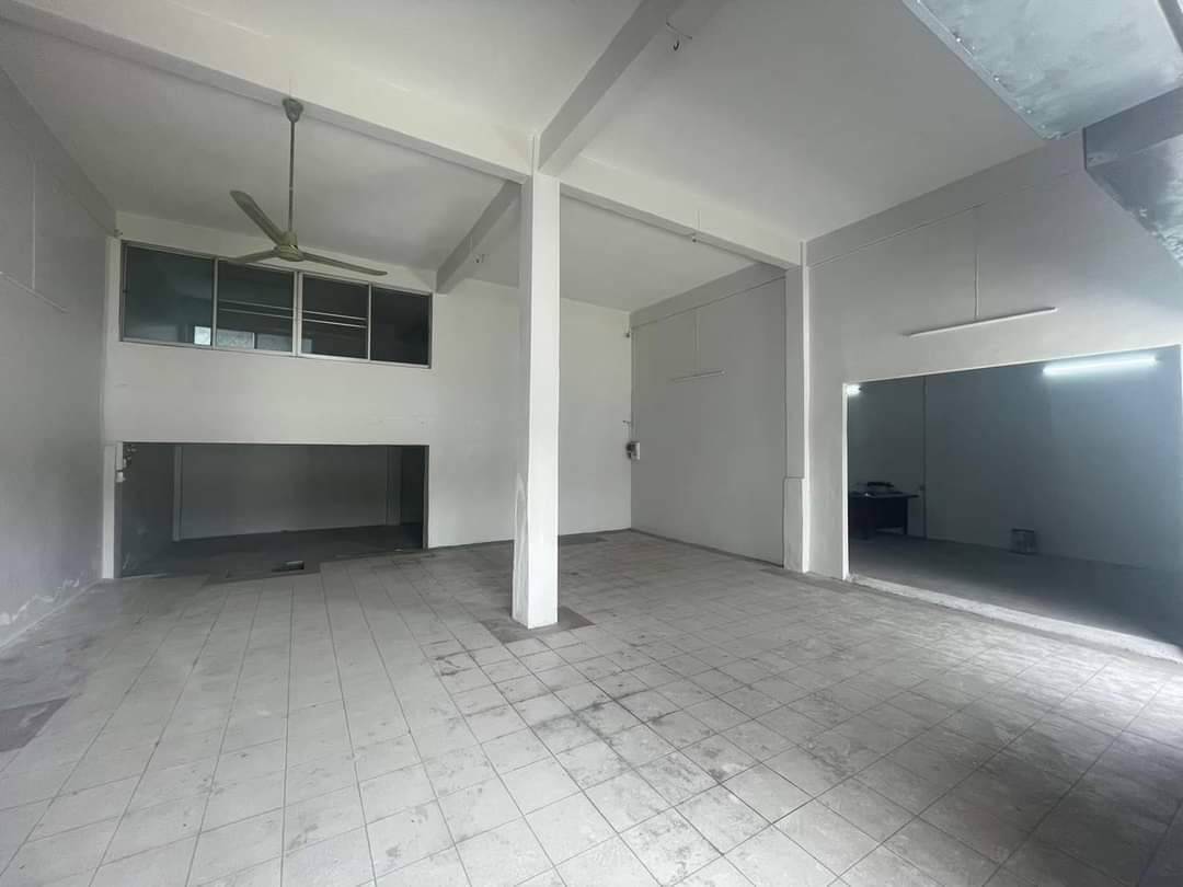 ให้เช่าอาคารพาณิชย์ 3 คูหา เนื้อที่ 36 ตารางวา  3 ห้องนอน  4 ห้องน้ำ ติดถนนเทพารักษ์ ใกล้บิ๊กซีบางพลี