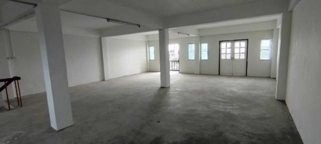 ให้เช่าอาคารพาณิชย์ 4ชั้น 2คูหา เนื้อที่ 24 ตารางวา 3 ห้องน้ำ  ถนนลำลูกกา คลอง5 ปทุมธานี