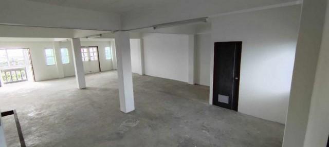 ให้เช่าอาคารพาณิชย์ 4ชั้น 2คูหา เนื้อที่ 24 ตารางวา 3 ห้องน้ำ  ถนนลำลูกกา คลอง5 ปทุมธานี