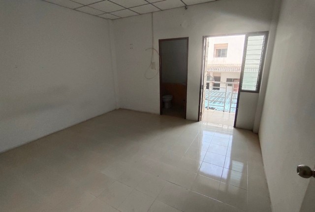 ขายอาคารพาณิชย์โครงการ ศรีทอง พาเลช อ.เมือง จ.สุราษฎร์ธานี PKK04-04811