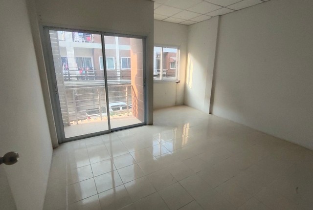 ขายอาคารพาณิชย์โครงการ ศรีทอง พาเลช อ.เมือง จ.สุราษฎร์ธานี PKK04-04811