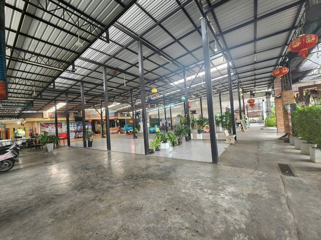 ที่ดินพร้อมกิจการคาเฟ่ และบ้าน (ร้านหมูกระทะตี๋แฉะเก่า)  คลอง11 ติดริมถนนใหญ่ รังสิต-ธัญบุรี ปทุมธานี เนื้อที่ 1 ไร่ 398 ตร.ว 38 ล้านบาท