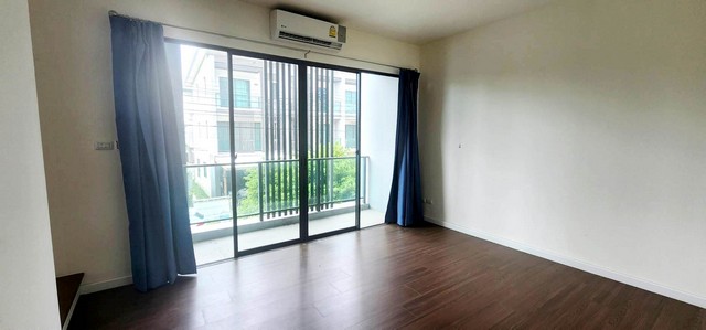 townhome ทาวน์ อเวนิว เมิร์จ รัตนาธิเบศร์ 20 sq.wa 0 Ngan 0 ไร่ 3 นอน 3500000 THAI BAHT ลดกระจาย ขายด่วน ขายขาดทุน ราคาทุน 4 ล้านบาท ราคานี้เพียง 3 เดือนเท่านั้น
