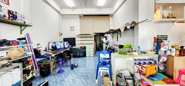 อาคาร - 3 ห้องนอน 3500000 thb ใกล้กับ ทำเลดี อยู่ใกล้ตลาดโคกมะลิ ใกล้โลตัส 7-11 ใกล้สวนน้ำเดอะชาร์คและโมริคาเฟ่ ใกล้ซีเจเอ็กซ์เพรสสาขาตลาดนครหลวง ใกล้วัดเทพจันทร์ลอย ร้านอาหารมากมาย ใกล้ที่ว่าการอำเภอนครหลวง ใกล้ปราสาทนครหลวงพระนครศรีอยุธยา ใกล้สวนน้ำอยุธ