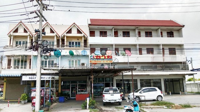 อาคาร - 3 ห้องนอน 3500000 thb ใกล้กับ ทำเลดี อยู่ใกล้ตลาดโคกมะลิ ใกล้โลตัส 7-11 ใกล้สวนน้ำเดอะชาร์คและโมริคาเฟ่ ใกล้ซีเจเอ็กซ์เพรสสาขาตลาดนครหลวง ใกล้วัดเทพจันทร์ลอย ร้านอาหารมากมาย ใกล้ที่ว่าการอำเภอนครหลวง ใกล้ปราสาทนครหลวงพระนครศรีอยุธยา ใกล้สวนน้ำอยุธ