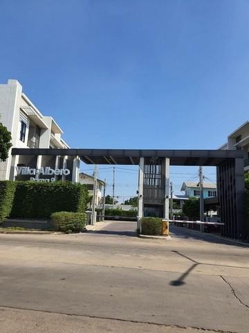 PB3410 ให้เช่าโฮมออฟฟิศ 3 ชั้น ถนนกรุงเทพกรีฑา โครงการ Villa Albero พร้อมเฟอร์นิเจอร์สำนักงาน มีที่จอดรถ 4 คัน