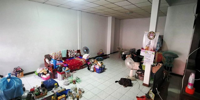 townhome อุบลชาติ ใหญ่ขนาด 30 ตรว. 4 BR 2900000 BAHT. ราคาสุดคุ้ม บรรยากาศในโครงการดี ในโครงการมี รปภ. 24 ชั่วโมง มีสนามเด็กเล่น การเดินทางสะดวกสบาย ใกล้รถไฟฟ้าสถานีบางรักน้อย-ท่าอิฐ ใกล้เซ็นทรัลรัตนาธิเบศร์ ศาลากลางจังหวัดนนทบุรี
