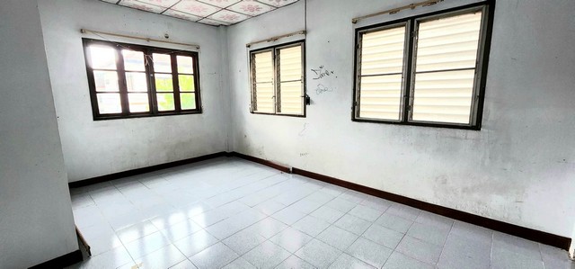 ทาวน์โฮม รุ่งทรัพย์สามัคคี พื้นที่ =  30 ตร.ว. 0 ngan 0 RAI 3 BR 2650000 B. ราคานี้คุ้มมาก นนทบุรี   