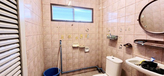 ทาวน์โฮม รุ่งทรัพย์สามัคคี พื้นที่ =  30 ตร.ว. 0 ngan 0 RAI 3 BR 2650000 B. ราคานี้คุ้มมาก นนทบุรี   