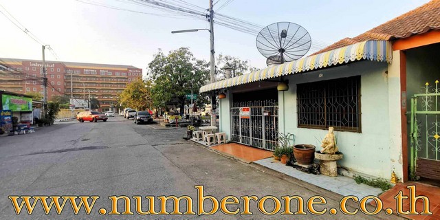 รหัส  16526 Sale ทาวน์เฮาส์ สินทิวาธานี  1699000 thb ใกล้กับ ใกล้เทสโก้โลตัสโรจนะ เมกาโฮม โรงพยาบาลราชธานี สถานีตำรวจภูธรบางปะอินสาขาสินทิวาธานี นิคมอุตสาหกรรมโรจนะ แม็คโครอยุธยา  ใกล้โรงเรียนปัณณวิชญ์ การเดินทางสะดวก เชื่อมต่อได้หลายเส้นทาง ทั้งทางถนนจอม