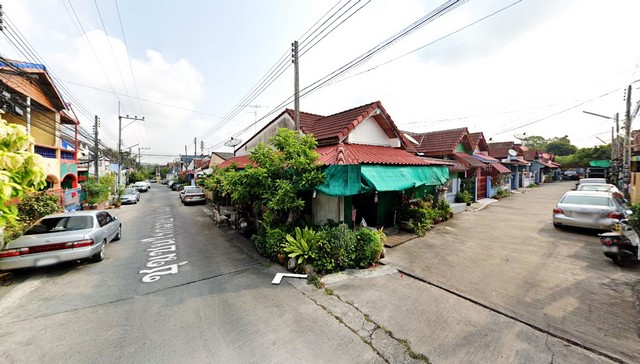 ทาวน์เฮาส์ ตระกูลทอง area 21 ตารางวา 0 NGAN 0 Rai 2ห้องนอน 1500000 บาท โครตถูก! ทำเลดี การเดินทางสะดวก สาธารณูปโภคครบ อยู่ใกล้โรงเรียนอัสสัมชัญศรีราชา เซเว่นหน้าปากซอยหมู่บ้าน ATMธนาคารกรุงเทพ ยุวดีสัตวแพทย์ ขายยาประเสิรฐโอรสสาขา 1 ศูนย์บริการสาธารณสุข 1 