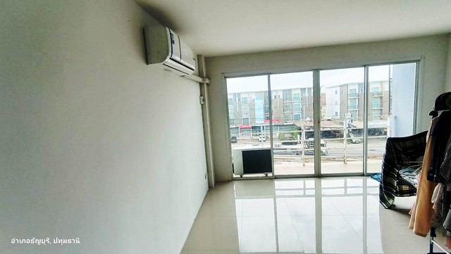 อาคารพาณิชย์ ปิยวรารมย์ รังสิต ใหญ่ 32 ตารางวา 5 นอน 5800000 BAHT. ราคาพิเศษ!