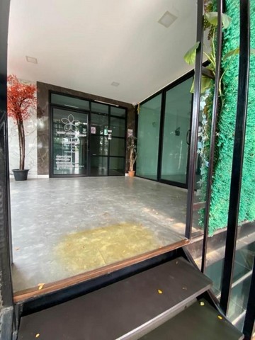 รหัสC5850 ให้เช่าพื้นที่อาคารชั้น 2 พร้อมลานจอด 10คัน ถนนลาดพร้าว นาคนิวาส ประดิษฐ์มนูธรรม