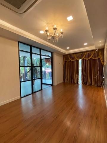 รหัสC5850 ให้เช่าพื้นที่อาคารชั้น 2 พร้อมลานจอด 10คัน ถนนลาดพร้าว นาคนิวาส ประดิษฐ์มนูธรรม