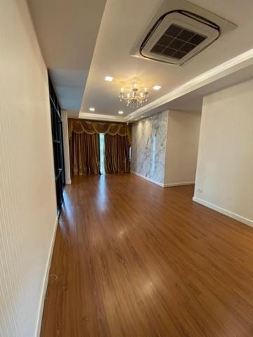 รหัสC5850 ให้เช่าพื้นที่อาคารชั้น 2 พร้อมลานจอด 10คัน ถนนลาดพร้าว นาคนิวาส ประดิษฐ์มนูธรรม