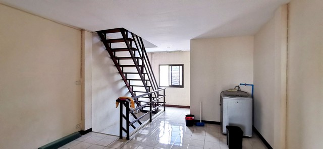 อาคาร ธันยพฤกษ์คลอง 7 1990000 BAHT. 4 BR ใหญ่ 0 Rai 0 ngan 16 ตาราง.วา   BIG SURPRISE ปทุมธานี   