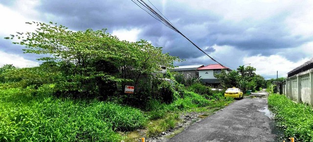 ID :  N16468   พื้นที่ดิน ใกล้เสถียรธรรมสถาน โรงพยาบาลสินแพทย์ โรงพยาบาลพญาไทนวมินทร์ สวนกีฬารามอินทรา วัดพระศรีมหาธาตุ (ที่ดินน่าลงทุน) 4000000 BAHT  100 ตารางวา ไม่ไกลจาก ใกล้เซ็นทรัลรามอินทรา ใกล้สนามบินดอนเมือง ตลาดถนอมมิตร ตลาดเลียบทางด่วน เดินทางสะด