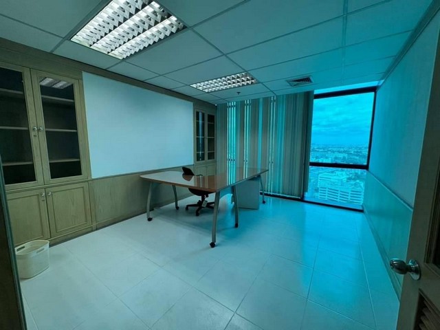 รหัสC5841 ให้เช่าพื้นที่สำนักงาน ขนาด 300 ตารางเมตร พร้อมเฟอร์นิเจอร์ ถนนรัชดาภิเษก ใกล้ MRT
