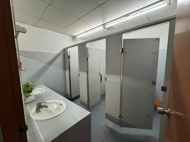 รหัสC5841 ให้เช่าพื้นที่สำนักงาน ขนาด 300 ตารางเมตร พร้อมเฟอร์นิเจอร์ ถนนรัชดาภิเษก ใกล้ MRT